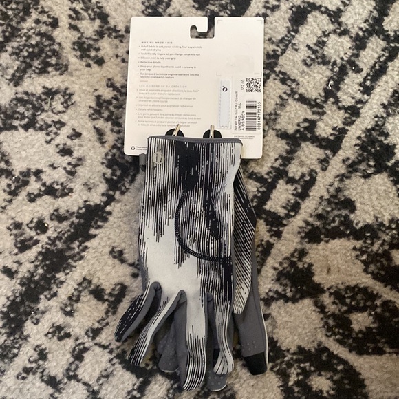 NWT Lululemon Fast & Free Rulu Run Gloves Black/Gray. - Picture 2 of 2